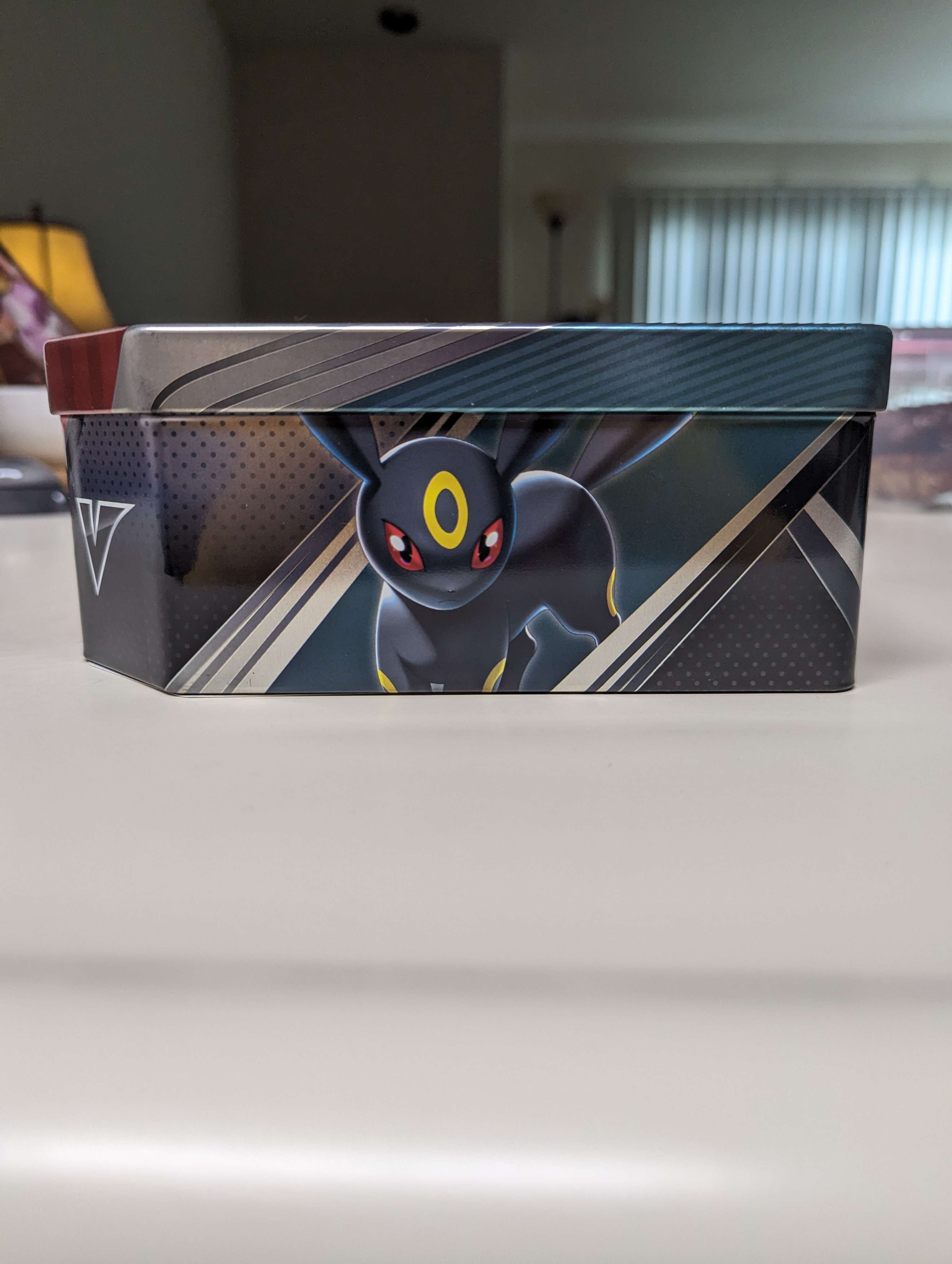 Umbreon Pokémon cards box
